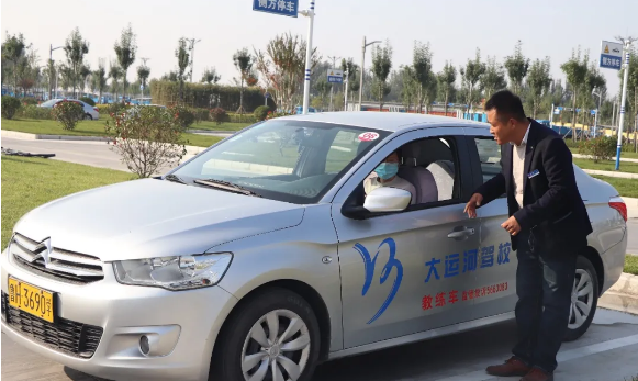 【濟(jì)寧大運(yùn)河駕?！俊胺殴芊毙屡e措：小型汽車駕駛證申請年齡上限不再限制！(圖7)