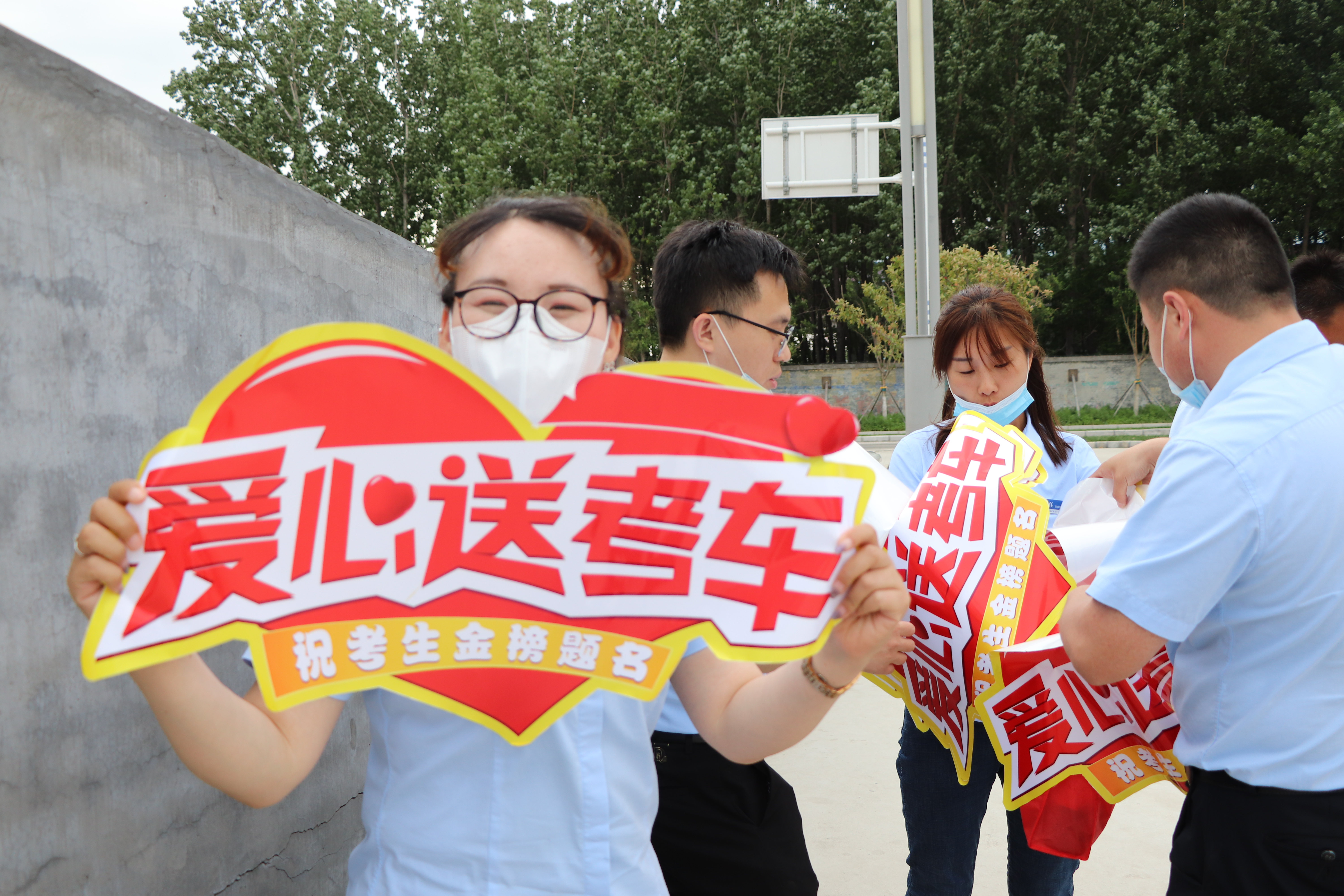 【濟(jì)寧大運(yùn)河駕校】助力高考在行動(dòng)，綠絲帶之約為考生加油！(圖2)