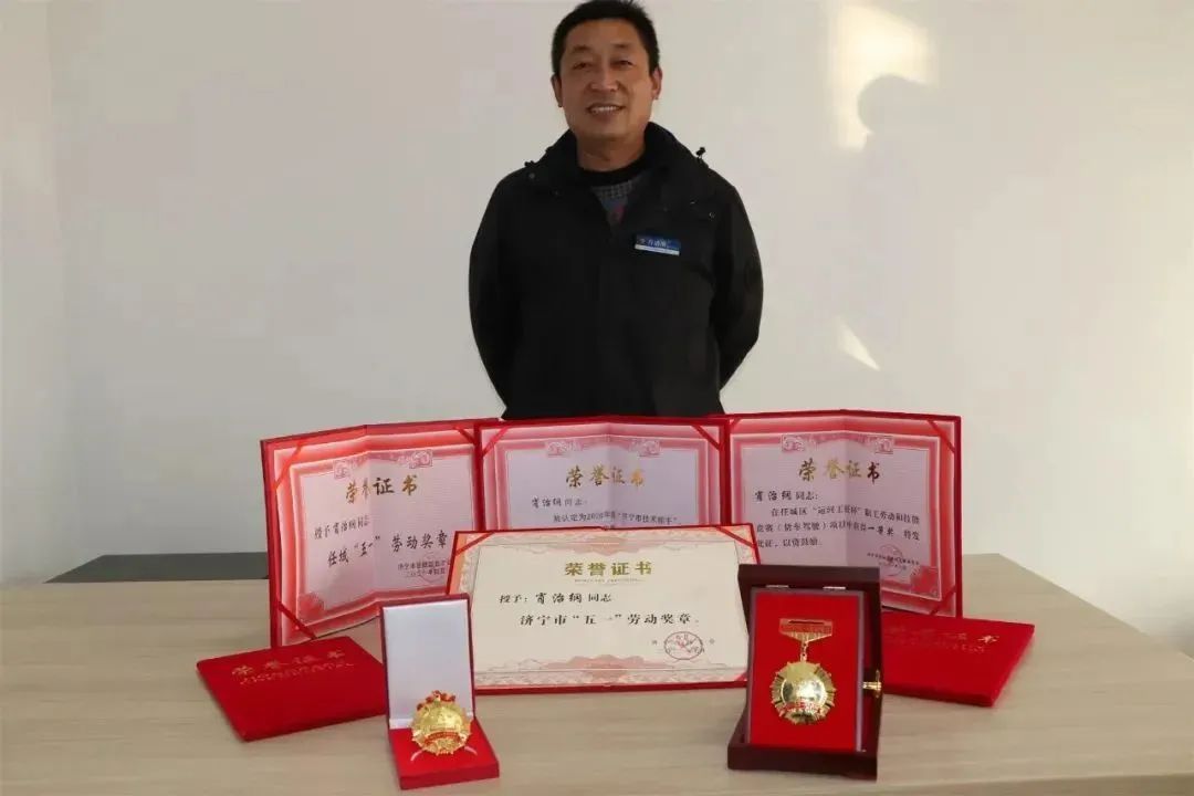 【濟(jì)寧大運(yùn)河駕?！縿趧幼罟鈽s丨“五一”您學(xué)車我在崗！(圖4)