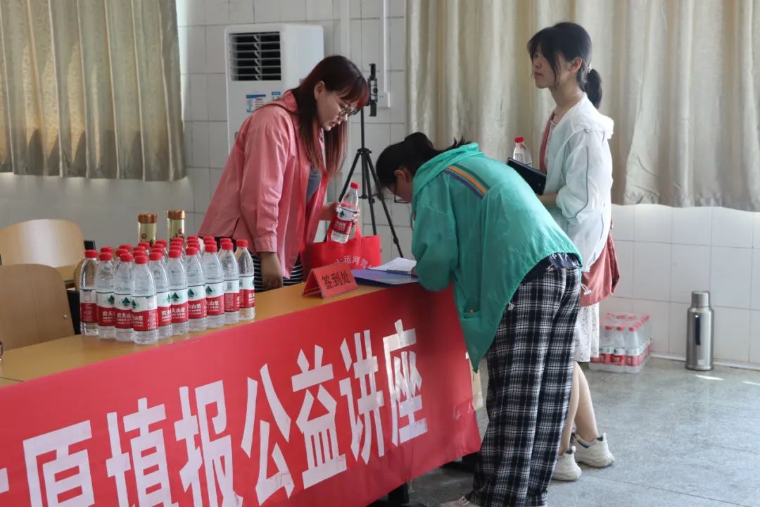 【濟(jì)寧大運(yùn)河駕?！恐暨h(yuǎn)航丨高考志愿填報公益講座順利開展！(圖5)