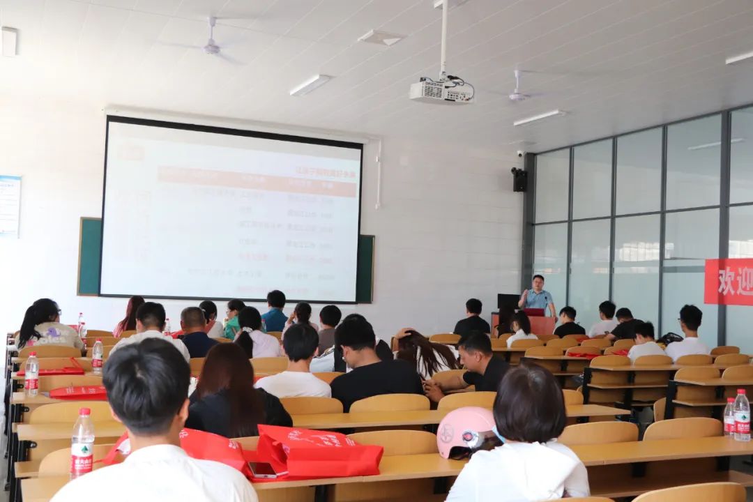【濟(jì)寧大運(yùn)河駕?！恐暨h(yuǎn)航丨高考志愿填報公益講座順利開展！(圖6)
