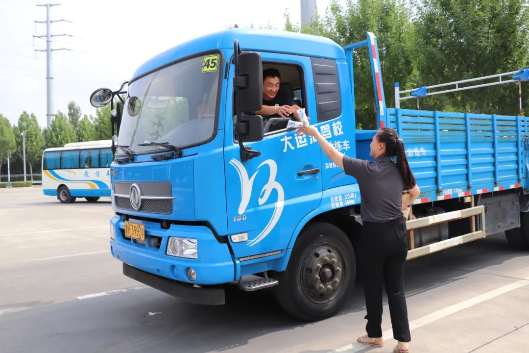 【濟(jì)寧大運(yùn)河駕?！垦籽紫娜账颓鍥觯眯姆?wù)沁人心！(圖5)