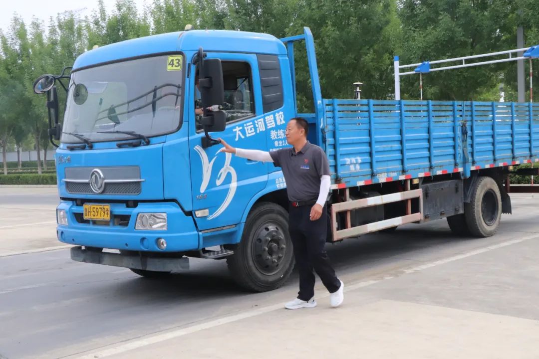 【濟(jì)寧大運(yùn)河駕?！繉W(xué)大車45天拿證！金秋報(bào)名鉅惠進(jìn)行中...(圖2)