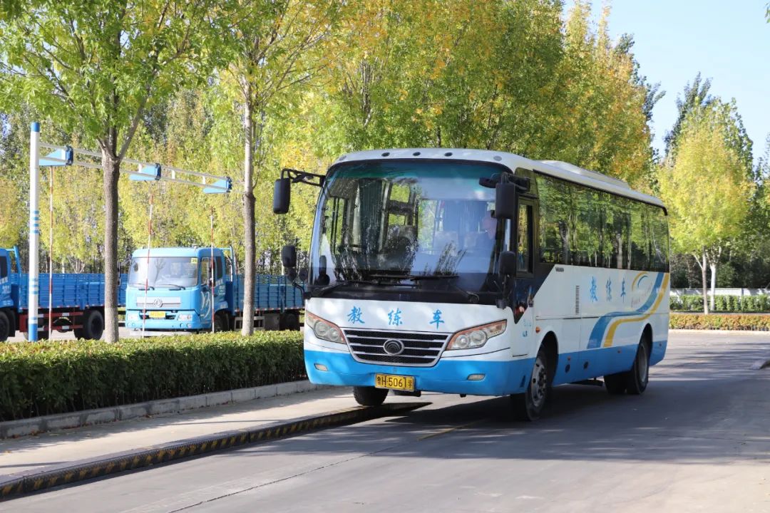 【濟(jì)寧大運(yùn)河駕?！坎鸥型砬铮龆⒍操p校園初冬美景~(圖3)