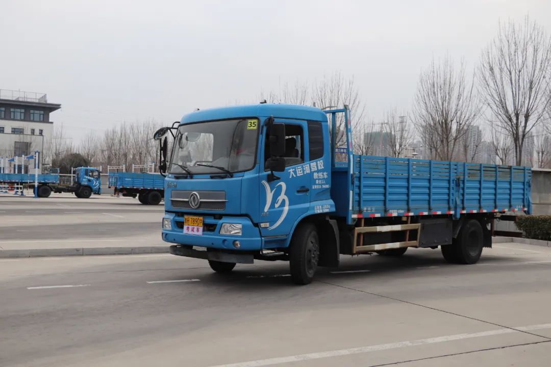 【濟(jì)寧大運(yùn)河駕?！看筌嚢嘈腿律?jí)，設(shè)備車模擬考試訓(xùn)練！(圖4)