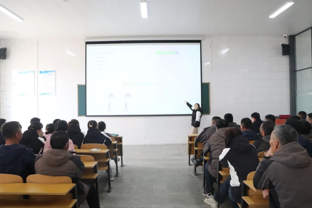 【濟(jì)寧大運(yùn)河駕?！俊坝讼葟?qiáng)己”，理論知識(shí)大練兵！(圖4)