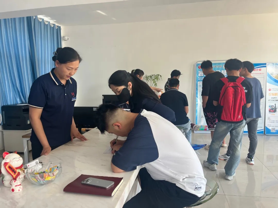 【濟(jì)寧大運(yùn)河駕校】高考之后——“同學(xué)們”都迫不及待來(lái)學(xué)車！(圖2)