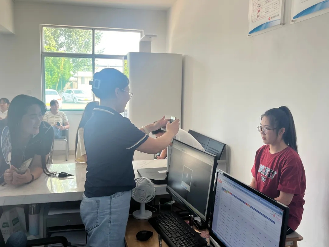 【濟(jì)寧大運(yùn)河駕?！扛呖贾蟆巴瑢W(xué)們”都迫不及待來(lái)學(xué)車！(圖4)