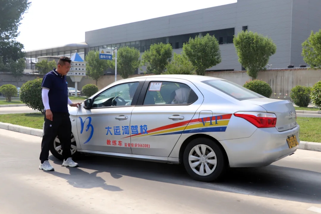 【濟(jì)寧大運(yùn)河駕?！扛呖贾蟆巴瑢W(xué)們”都迫不及待來(lái)學(xué)車！(圖7)