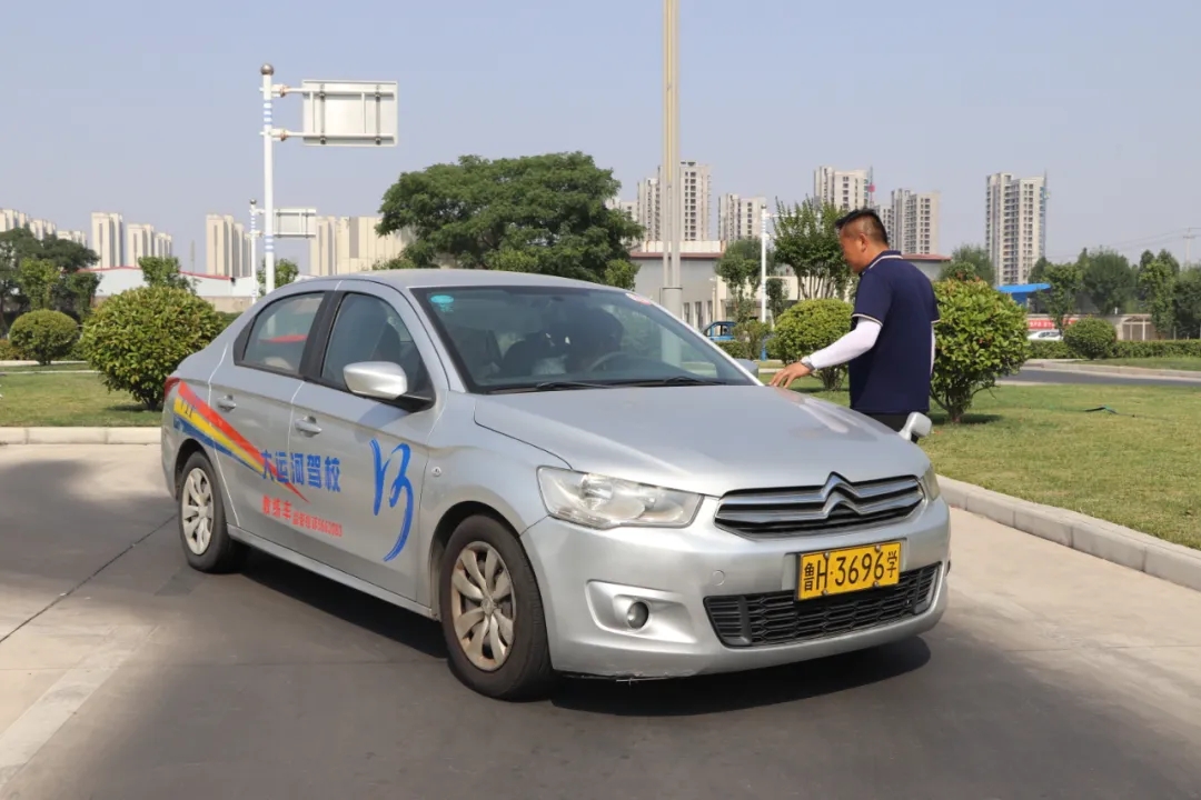 【濟(jì)寧大運(yùn)河駕?！扛呖贾蟆巴瑢W(xué)們”都迫不及待來(lái)學(xué)車！(圖6)