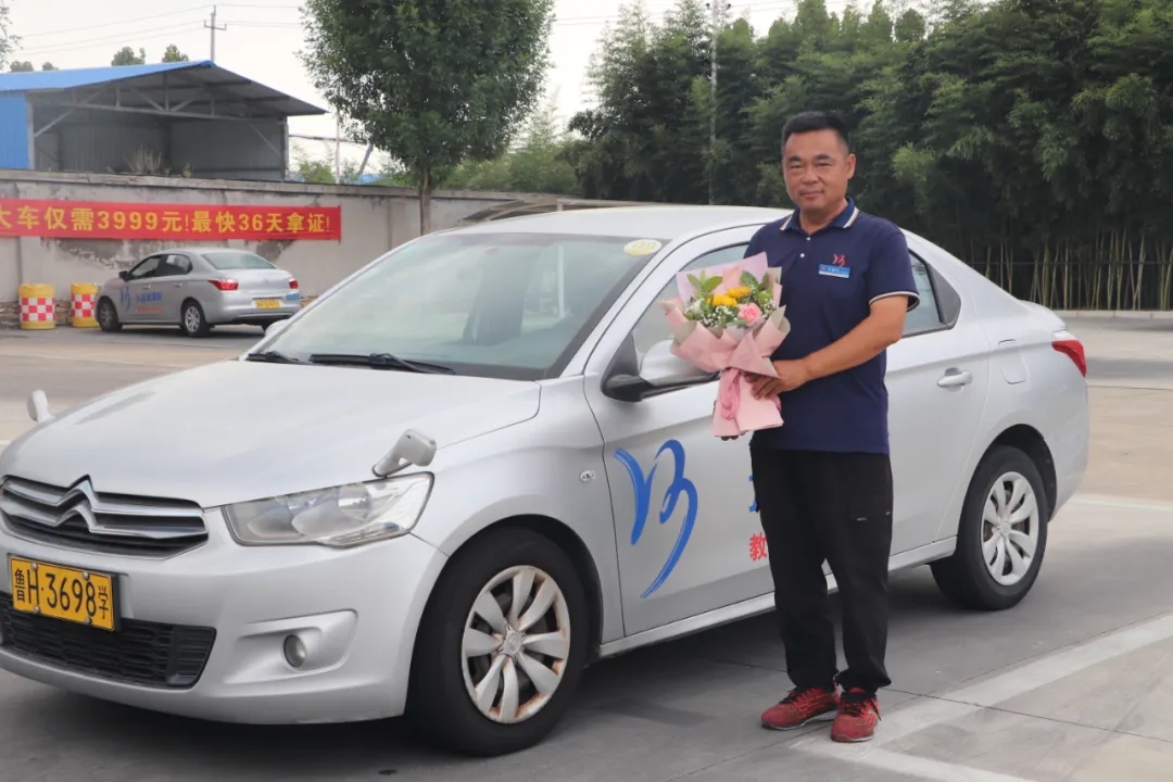 鮮花獻(xiàn)禮！祝所有的老師、教練們節(jié)日快樂(lè)！(圖1)