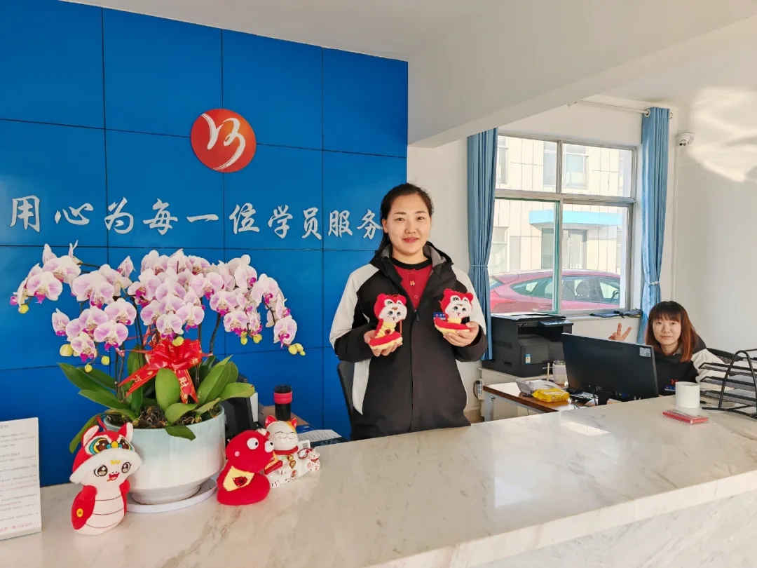 元旦快樂(lè)丨2025，駕馭夢(mèng)想，駛向成功！(圖1)