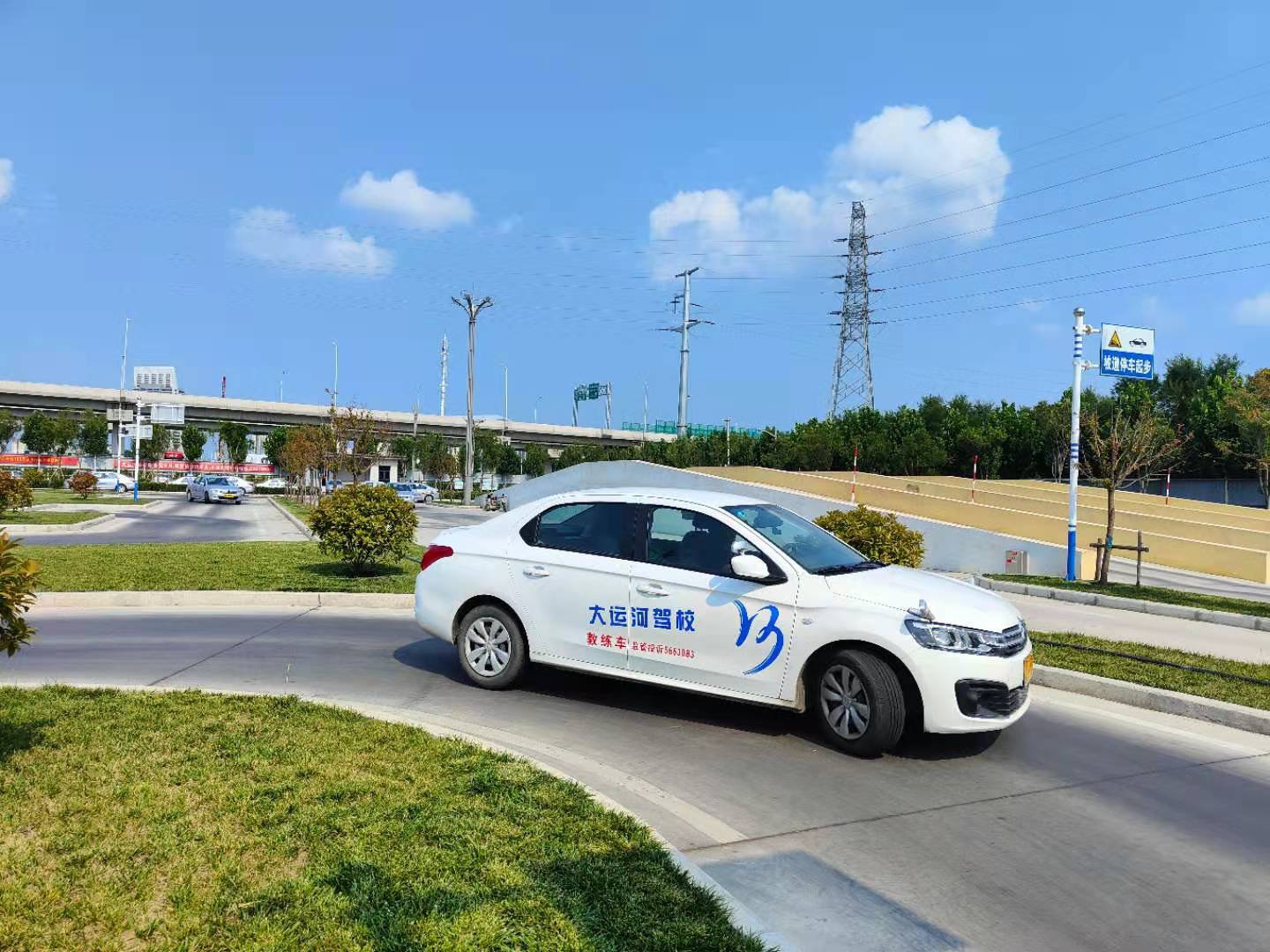 【濟(jì)寧大運(yùn)河駕校】學(xué)車(chē)必知 | 如何培養(yǎng)“車(chē)感”(圖1)