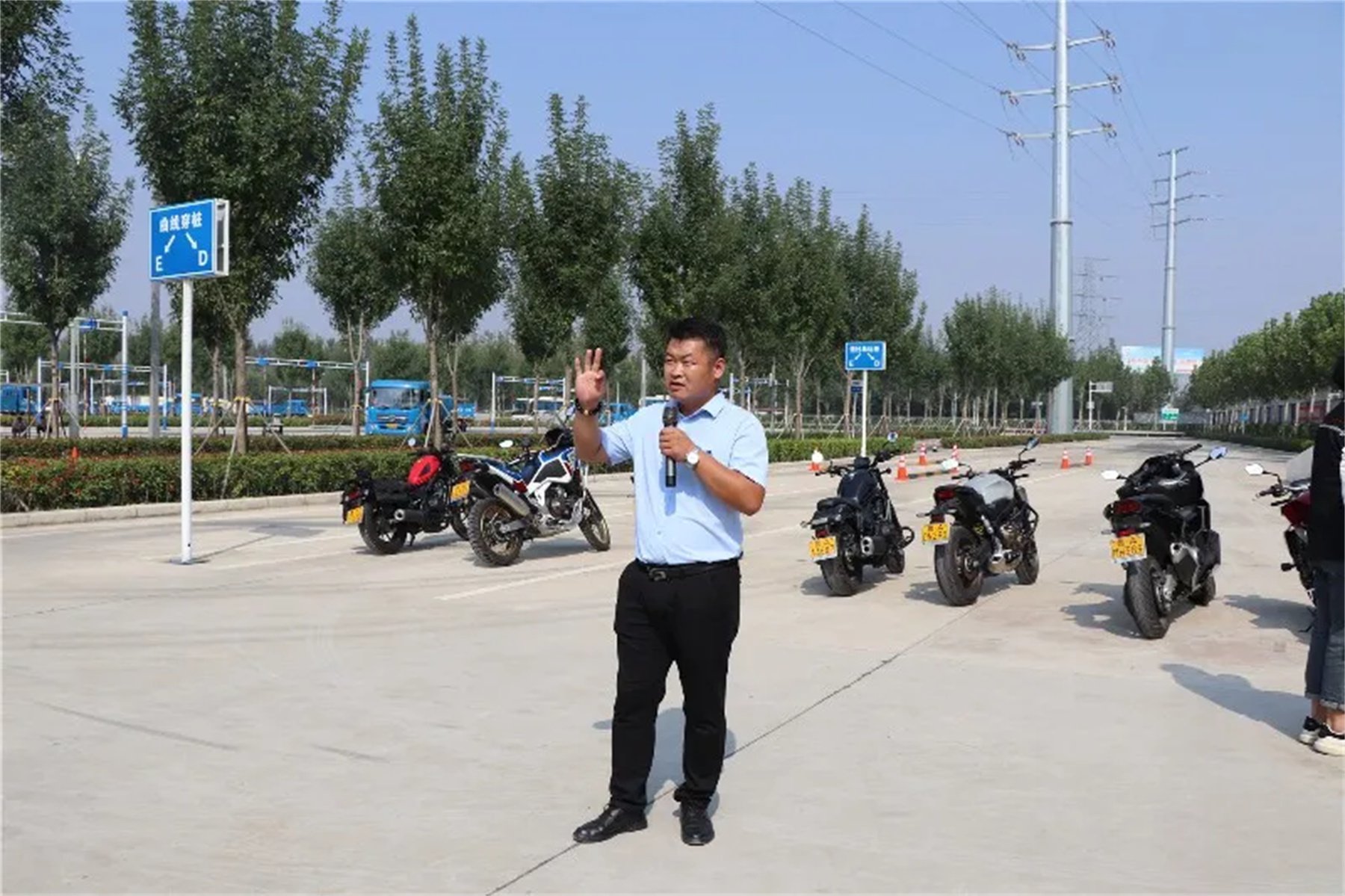 【濟(jì)寧大運(yùn)河駕?！繗g迎各地“摩友”齊聚我校，以車會(huì)友！(圖4)