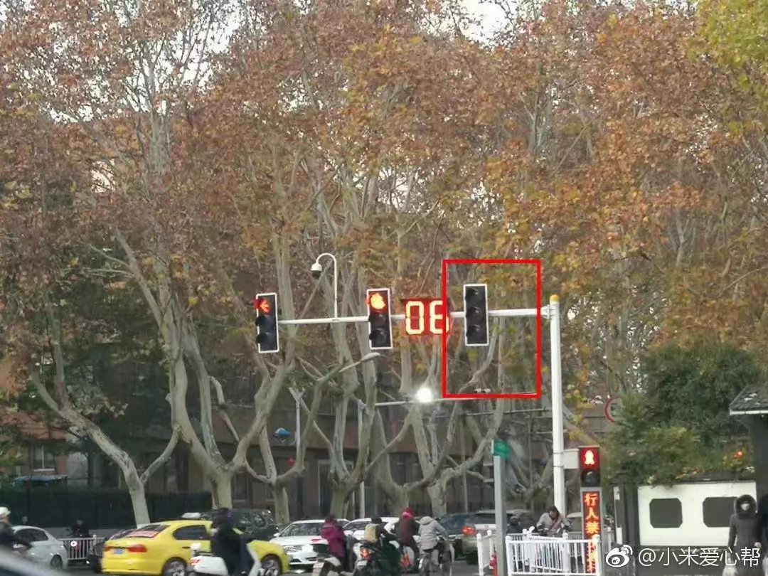 新版紅綠燈啟用，你會看嗎？稍不注意6分就沒了......(圖1)